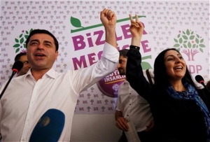 Στο «γύψο» βάζει η Τουρκία το φιλοκουρδικό κόμμα ΗDP