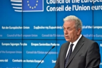 La Stampa: Ο Αβραμόπουλος λέει στοπ στη Βιέννη