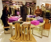 Εταιρεία-κολοσσός αποσύρει ρούχα από ανκορά