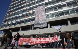 Συνεχίζεται η κατάληψη στο κτίριο διοίκησης του ΑΠΘ