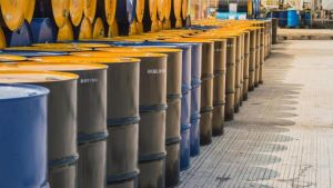 IEA: Υποβαθμίζει την εκτίμηση για αύξηση της παγκόσμιας ζήτησης πετρελαίου