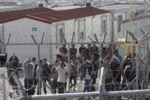 Τριάντα ακόμη μετανάστες αφέθηκαν ελεύθεροι από την Αμυγδαλέζα