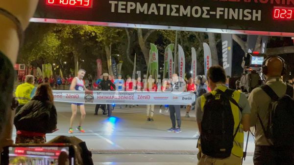 Πρωτιά για Μιχάλη Παρμάκη και Θάλεια Χαραλάμπους στον νυχτερινό ημιμαραθώνιο Θεσσαλονίκης Zενίθ (pics &amp; vids)