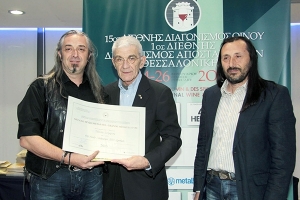 Ο “Πατριάρχης” του κρασιού Γ. Μπουτάρης βραβεύει τους αδελφούς Τάτση