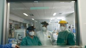 Κορωνοϊός: Στους 166 οι νεκροί - Κατέληξε 73χρονη στο ΝΙΜΤΣ