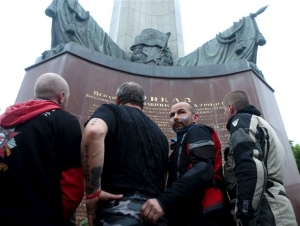 Οι «μηχανόβιοι του Πούτιν» πέρασαν στη Γερμανία, μέσω Αυστρίας