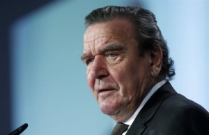 Παρέμβαση Σρέντερ σε Ερντογάν για την απευθέρωση γερμανού αγωνιστή