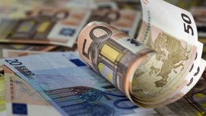 Κομισιόν: Νέοι κανονισμοί για ταχύτερη και ασφαλέστερη μεταφορά χρημάτων