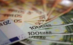 Δώρο Χριστουγέννων: Μέχρι πότε καταβάλλεται – Πως μπορείτε να το υπολογίσετε εύκολα και γρήγορα