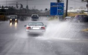 Θεσσαλονίκη: Καταιγίδα στην ανατολική Θεσσαλονίκη – Έπεσαν δέντρα στη Μουδανιών