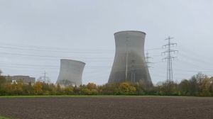 Γερμανία: Κατεδάφιση των πύργων του πρώην πυρηνικού εργοστασίου με ελεγχόμενες εκρήξεις – Βίντεο