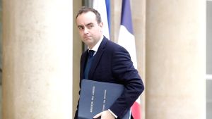 Γαλλία: Η ύστατη προσπάθεια του Λεκορνί για πολιτική σταθερότητα