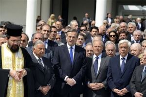 Όλες οι φυλές της κεντροδεξιάς στο μνημόσυνο του Κων. Καραμανλή