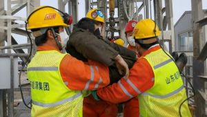 Κίνα: Διασώθηκαν 11 μεταλλωρύχοι που είχαν παγιδευτεί για 14 μέρες