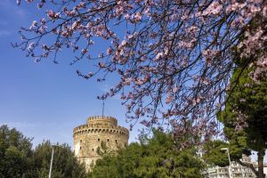 Καιρός Θεσσαλονίκη: Ηλιοφάνεια και αρκετή ζέστη σήμερα – Πώς θα κυμανθεί η θερμοκρασία