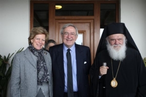 Ο Αρχιεπίσκοπος Ιερώνυμος στην τελετή επιμνημόσυνης δέησης στους βασιλικούς τάφους στο Τατόι