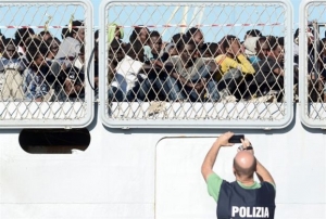 Πάνω από 3.400 πρόσφυγες διασώθηκαν την Παρασκευή ανοιχτά της Λιβύης