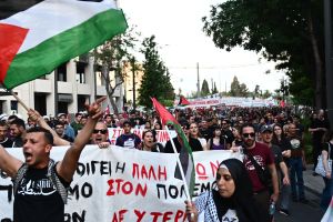 Κλιμακώνεται η κρίση: Ισραήλ καλεί Ιρανούς να εκκενώσουν στρατιωτικές εγκαταστάσεις