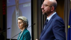 Politico: Έντονες αντιδράσεις ευρωβουλευτών για τα δωρεάν ταξίδια στελεχών της ΕΕ