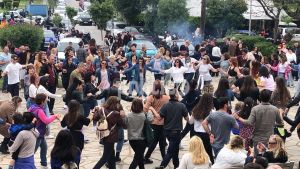 Η Θεσσαλονίκη γιορτάζει την έλευση του Μάη με μουσική, χορό και πικ-νικ στην Άνω Πόλη (pics &amp; vid)