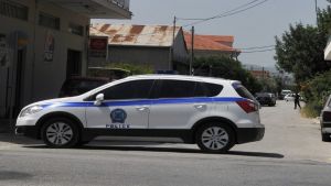 Θεσσαλονίκη: Προσφέρθηκαν να την πάνε σπίτι της και τη λήστεψαν