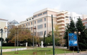 Με φρούτα και απειλές υποδέχθηκαν τους αξιολογητές στη Νομική Σχολή