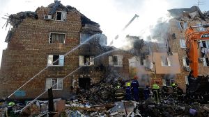Νέα επίθεση στο Κίεβο: 23 νεκροί και 8 αγνοούμενοι μετά τους ρωσικούς βομβαρδισμούς