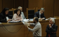 Ενταση μεταξύ αντιεξουσιαστών και χρυσαυγιτών στη δίκη της Χ.Α.