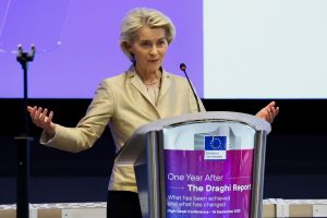ΕΕ: Η Ούρσουλα φον ντερ Λάιεν και ο Τραμπ συμφωνούν για κυρώσεις κατά της Ρωσίας και απεμπλοκή από το φυσικό αέριο