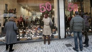 Ενεργειακή κρίση: Μειωμένο ωράριο στα εμπορικά καταστήματα στη Θεσσαλονίκη – Το συζητούν στην Αθήνα