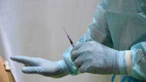 Γερμανία: Σύσταση για αναμνηστικό εμβολιασμό όλων των δικαιούχων άνω των 18 ετών