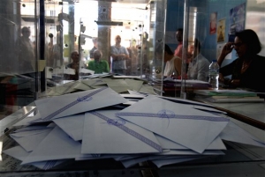 Δημοσκόπηση: Οριακό προβάδισμα ΣΥΡΙΖΑ 0,3 της μονάδας έναντι της ΝΔ