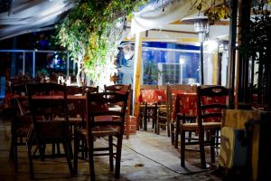 Δ. Θεσσαλονίκης: Έρχονται έλεγχοι της Δημοτικής Αστυνομίας σε καταστήματα για τα τραπεζοκαθίσματα