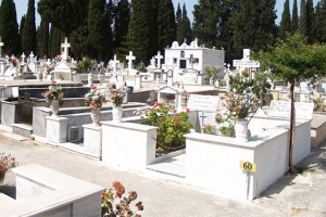 Ζωντανοί περισσεύουμε και νεκροί δεν χωράμε