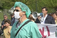 Εξω από το υπουργείο Οικονομικών οι εργαζόμενοι σε δημόσια νοσοκομεία