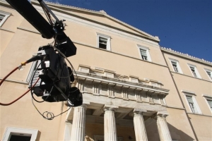 Πρωτοσέλιδο διεθνώς οι πρόωρες εκλογές στα ηλεκτρονικά μέσα