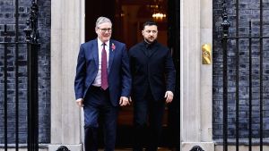 Ενίσχυση της Ουκρανίας: Ο πρωθυπουργός Στάρμερ προτρέπει για περισσότερα όπλα μεγάλης εμβέλειας
