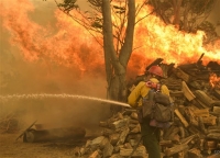 ΗΠΑ: Περιορίζεται η φωτιά στην κεντρική Καλιφόρνια