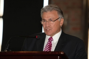 Ο Παναγιώτης Ψωμιάδης μαζεύει υπογραφές για να είναι υποψήφιος πρόεδρος της ΝΔ