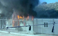 Φωτιές και επεισόδια σε κέντρο φιλοξενίας προσφύγων στα Οινόφυτα Βοιωτίας