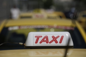 Ολική αντίδραση κατά Σπίρτζη για τις e-εφαρμογές ταξί