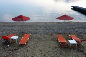 Ανοίγουν το Σαββατοκύριακο οι οργανωμένες παραλίες - Οι κανόνες λειτουργίας