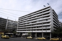 Ολονύκτια διαμαρτυρία εργαζομένων στα νοσοκομεία στο υπουργείο Οικονομικών