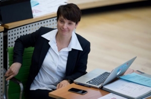 Φράουκε Πέτρι: Σαραντάρα, έξυπνη και επικίνδυνη