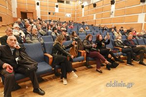 Λίγος κόσμος, πολλά …πτυχία