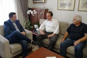 Συνάντηση Τζιτζικώστα - Σιωνίδη με αιχμή το μεταναστευτικό