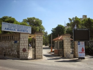 Νοσηλεύτρια έπεσε στο κενό από τον τρίτο όροφο