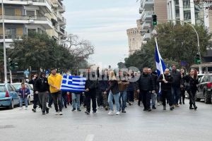 Θεσσαλονίκη: Πορεία κατά της υποχρεωτικότητας του εμβολιασμού (pics &amp; vid)