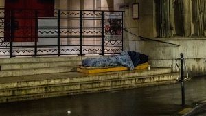 Γαλλία: Σοκαριστική αύξηση των αστέγων παιδιών, πάνω από 2.000 στον δρόμο