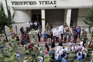 Στάση εργασίας νοσοκομειακών γιατρών και συγκέντρωση στο υπ. Υγείας